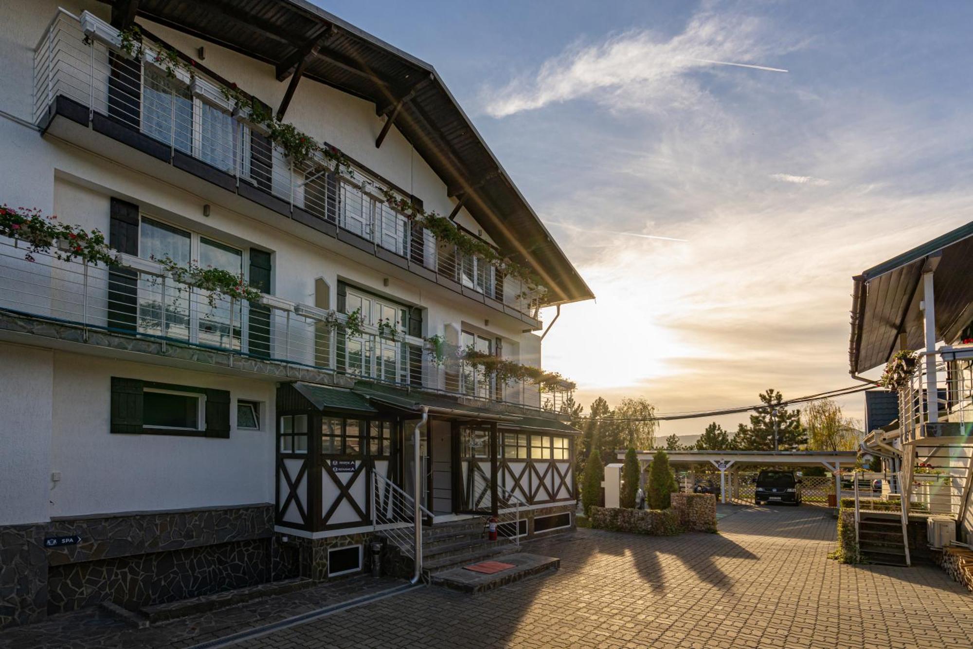 Casa Augsburg Hotel Băneşti Eksteriør billede
